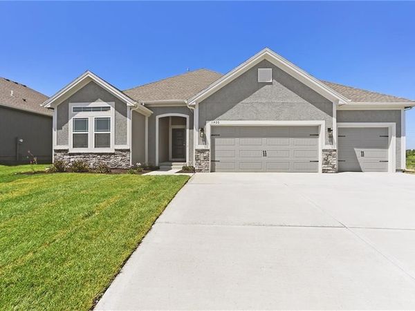 11448 N Auburndale Circle, Kansas City, MO 64157