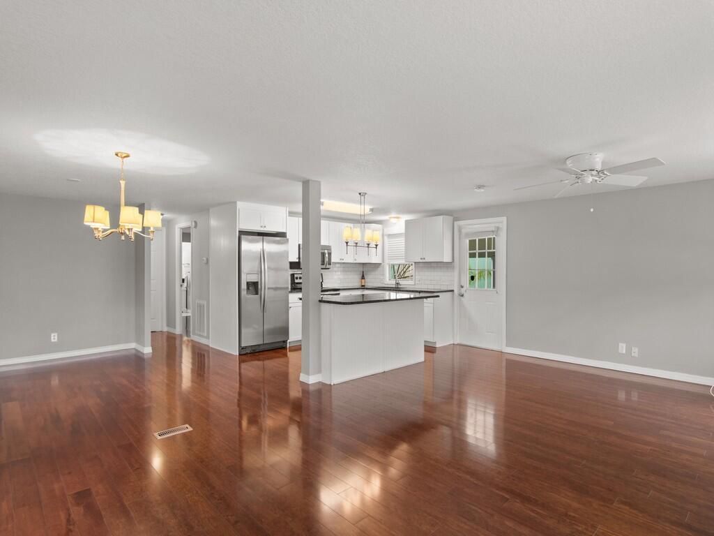 395 NE Jade Circle, Jensen Beach, FL 34957 Photo