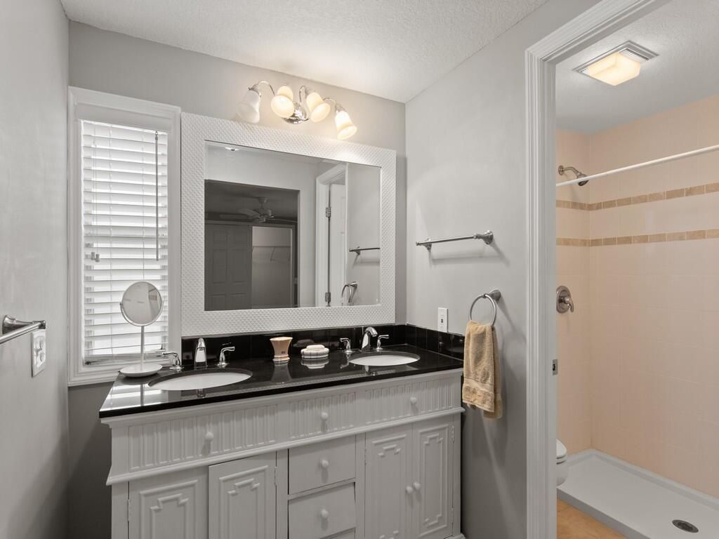 395 NE Jade Circle, Jensen Beach, FL 34957 Photo