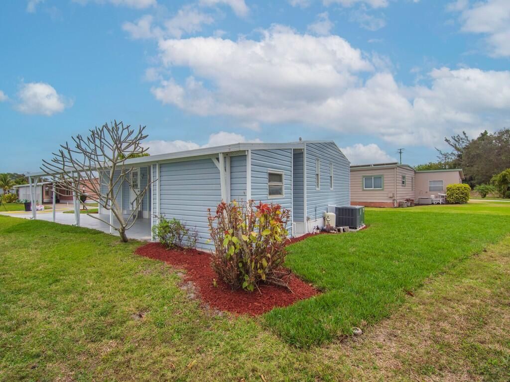 395 NE Jade Circle, Jensen Beach, FL 34957 Photo