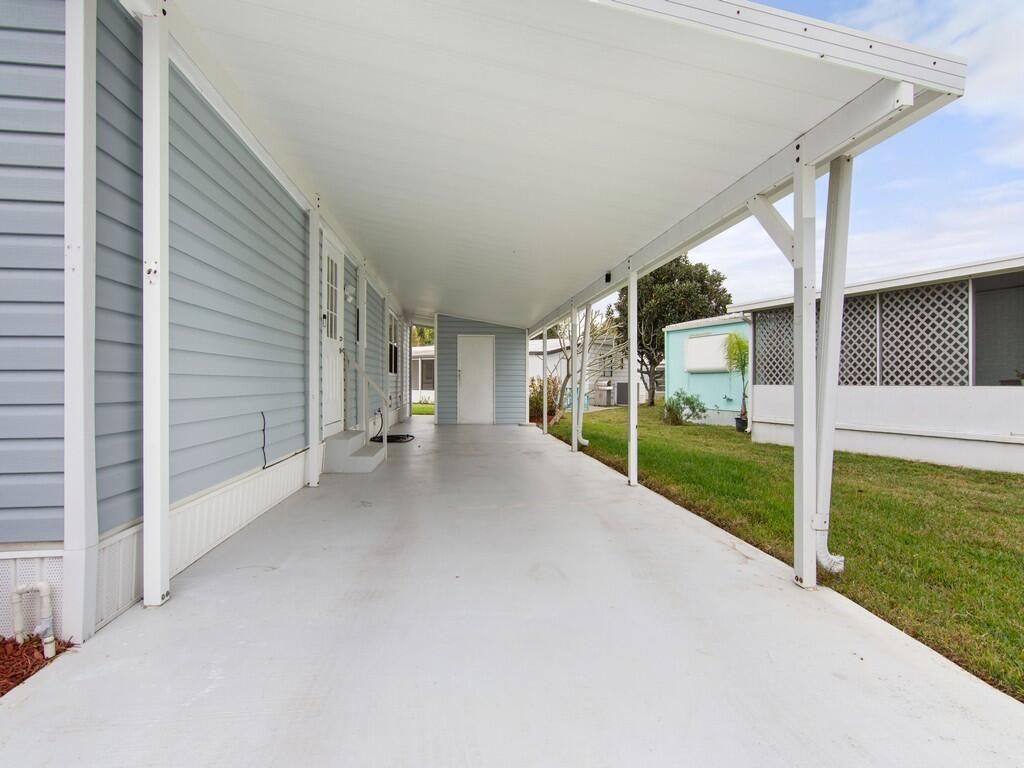 395 NE Jade Circle, Jensen Beach, FL 34957 Photo