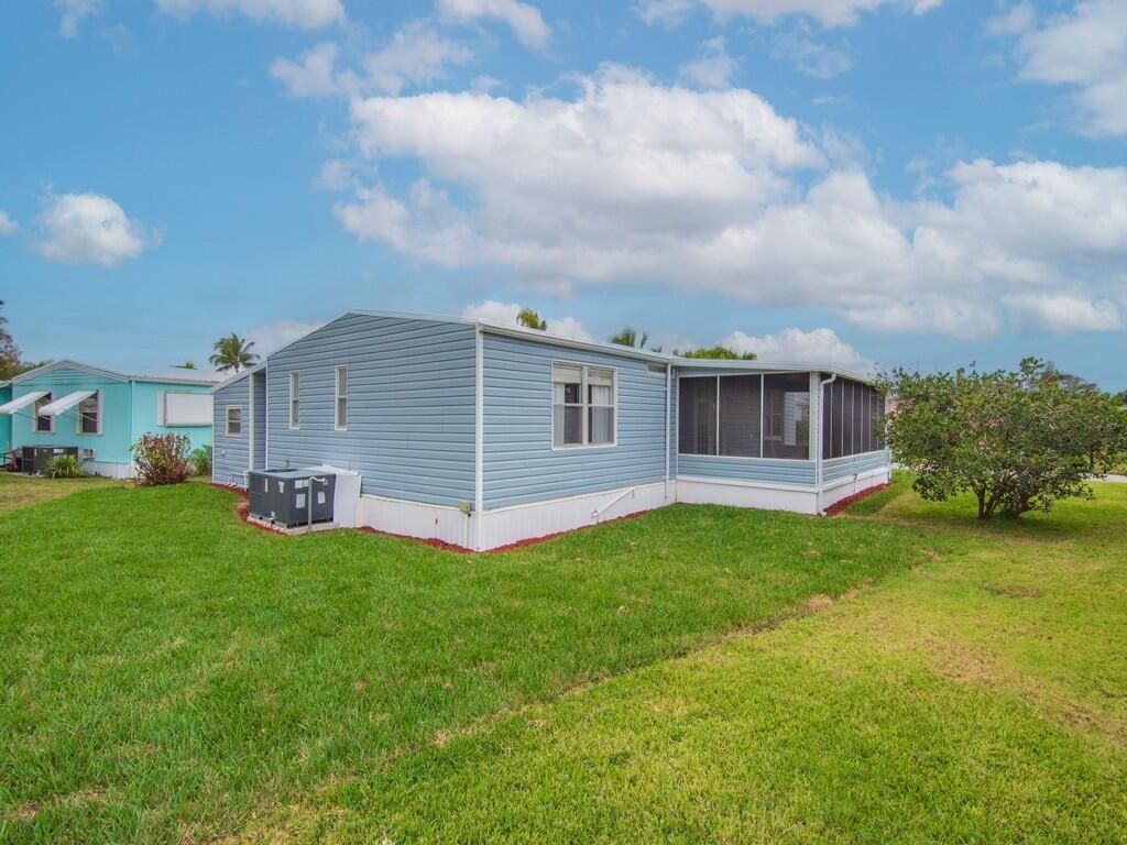 395 NE Jade Circle, Jensen Beach, FL 34957 Photo