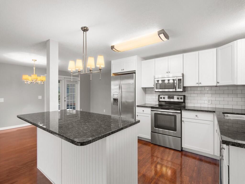 395 NE Jade Circle, Jensen Beach, FL 34957 Photo