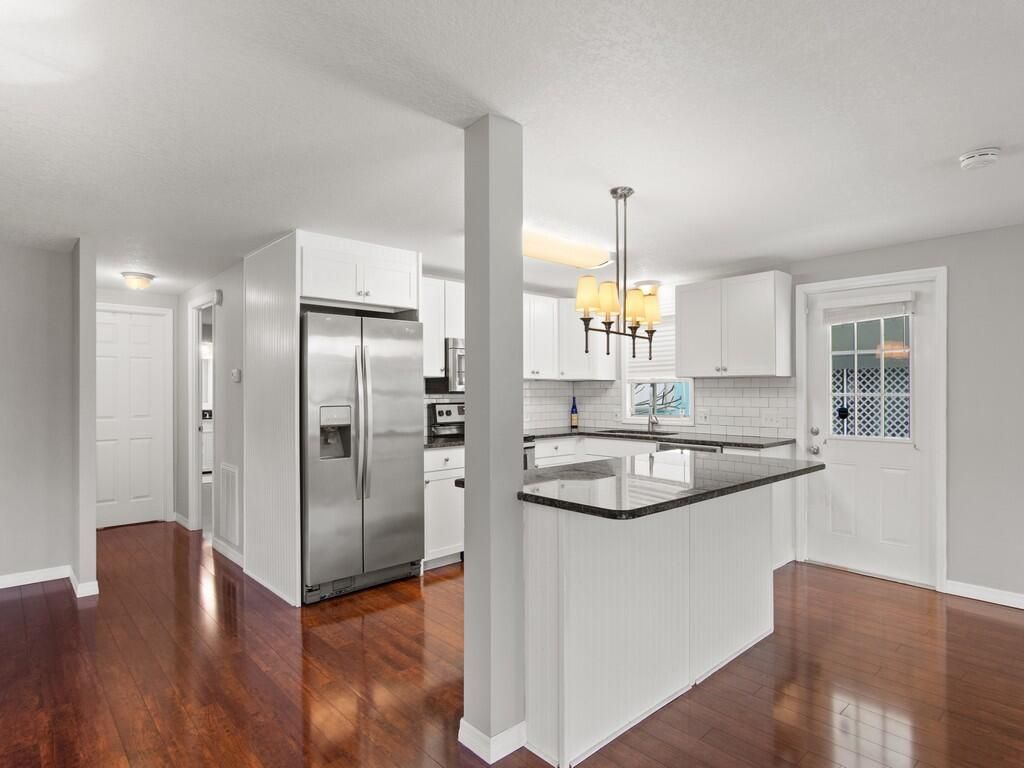 395 NE Jade Circle, Jensen Beach, FL 34957 Photo