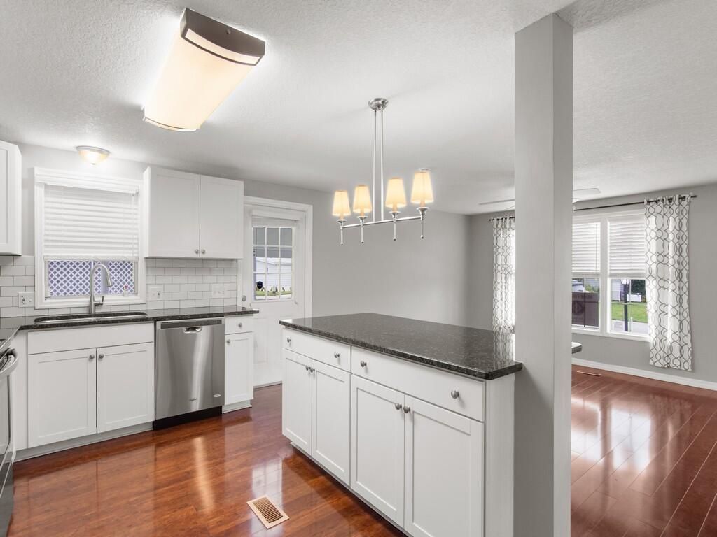 395 NE Jade Circle, Jensen Beach, FL 34957 Photo