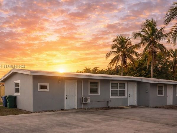 1572 NE 149th St, Miami, FL 33161