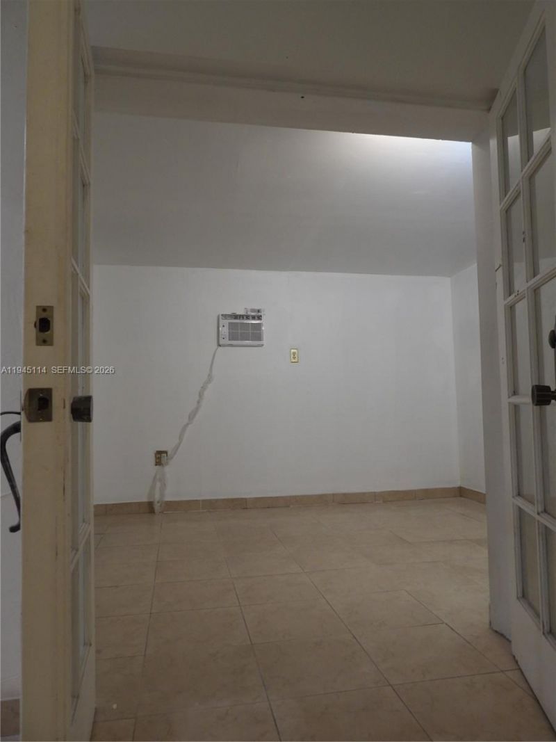 1572 NE 149th St, Miami, FL 33161 Photo