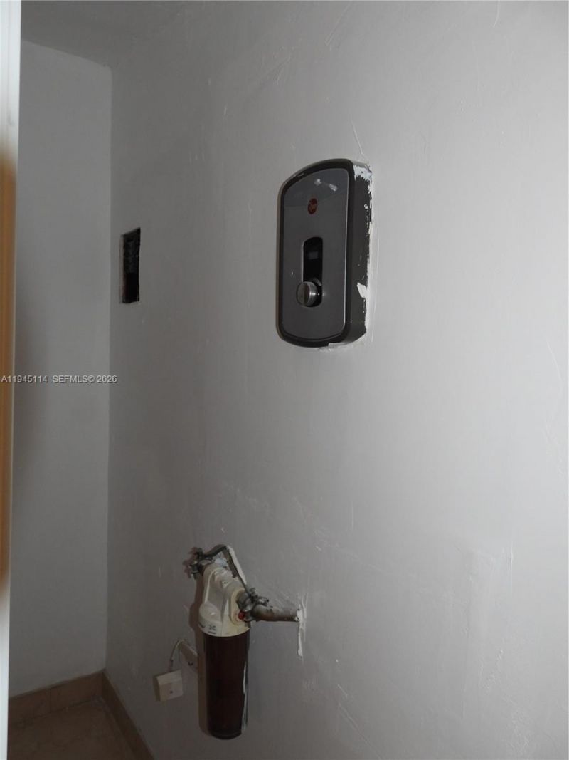 1572 NE 149th St, Miami, FL 33161 Photo