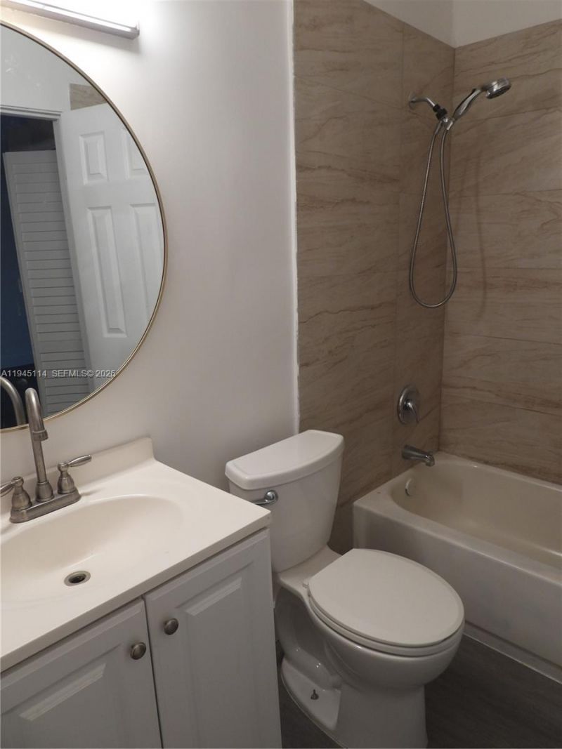 1572 NE 149th St, Miami, FL 33161 Photo