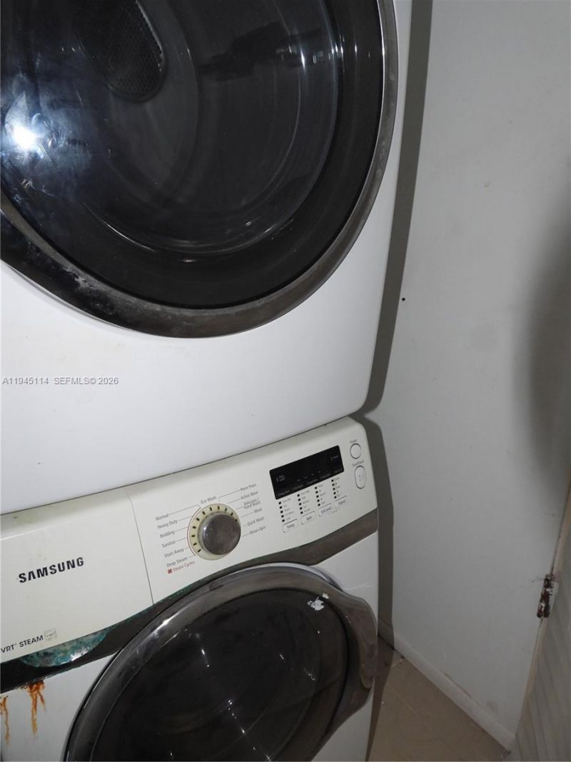 1572 NE 149th St, Miami, FL 33161 Photo