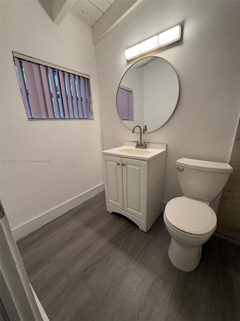 1572 NE 149th St, Miami, FL 33161 Photo