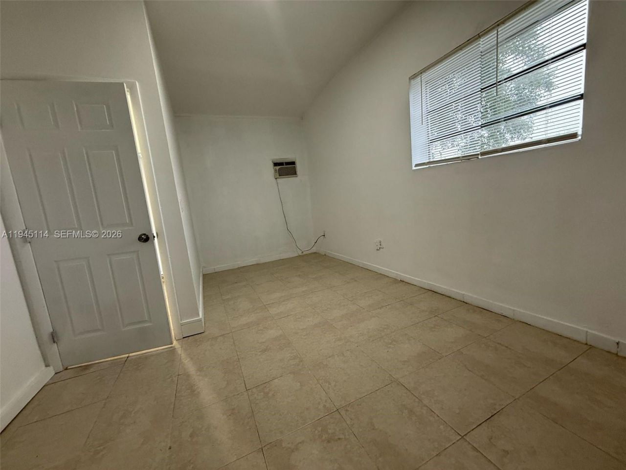 1572 NE 149th St, Miami, FL 33161 Photo