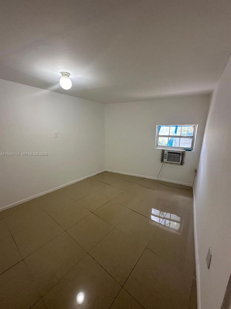 1572 NE 149th St, Miami, FL 33161 Photo