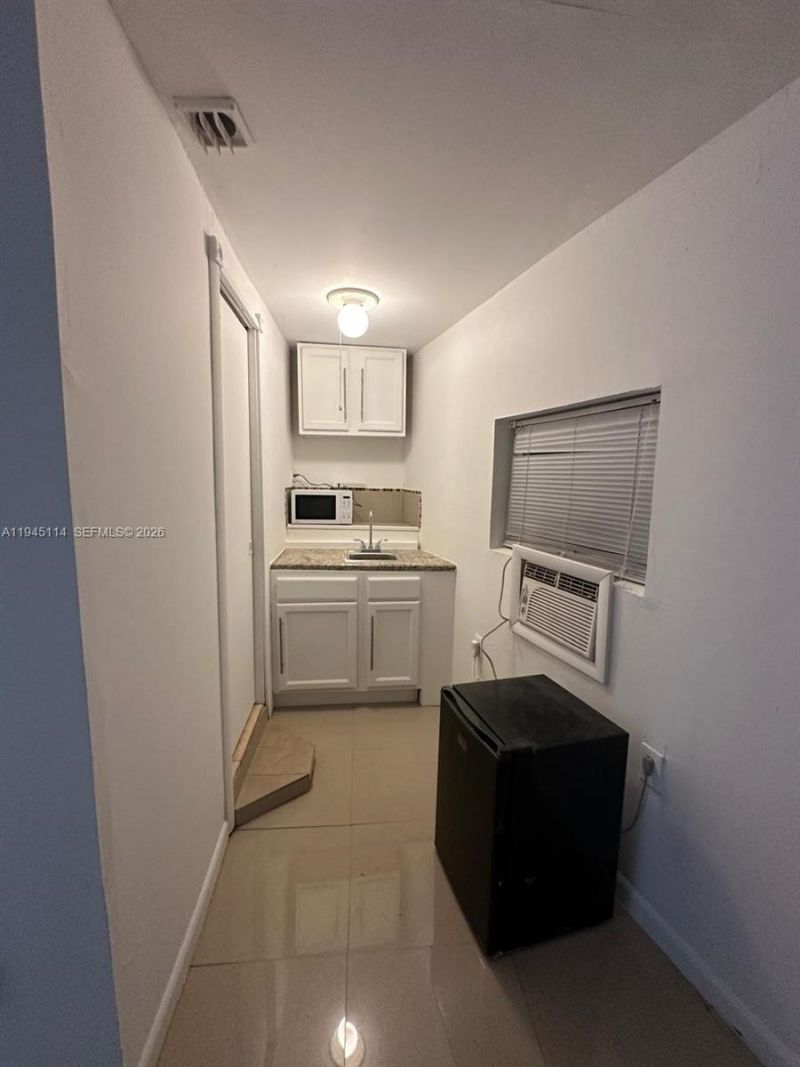 1572 NE 149th St, Miami, FL 33161 Photo