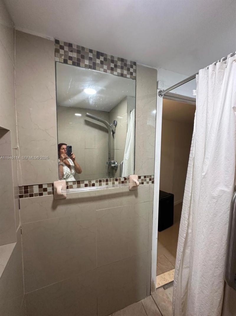 1572 NE 149th St, Miami, FL 33161 Photo