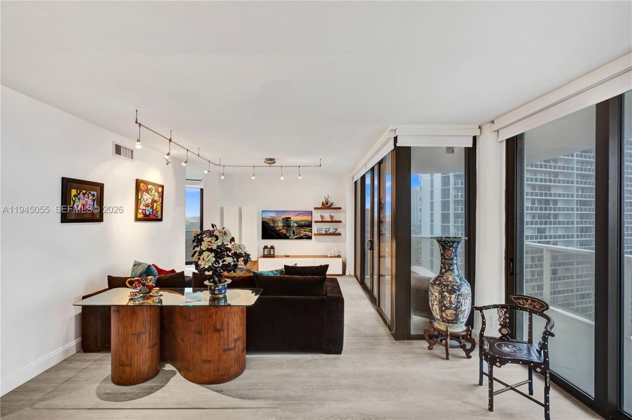 20281 E Country Club Dr , Unit 1002, Aventura, FL 33180 Photo