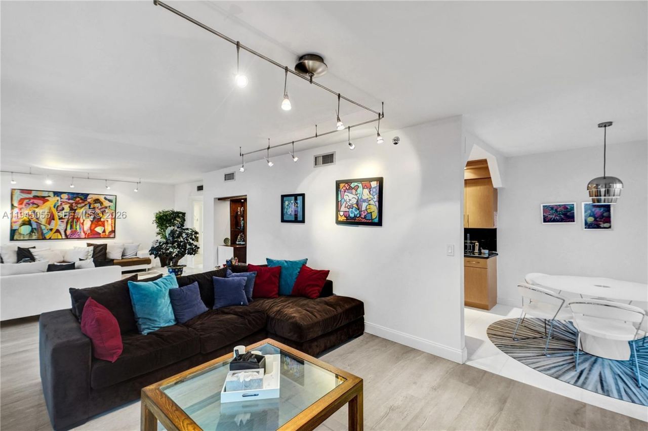 20281 E Country Club Dr , Unit 1002, Aventura, FL 33180 Photo