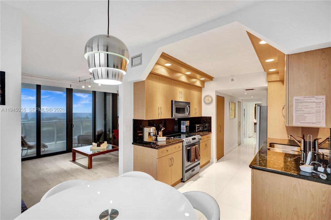 20281 E Country Club Dr , Unit 1002, Aventura, FL 33180 Photo