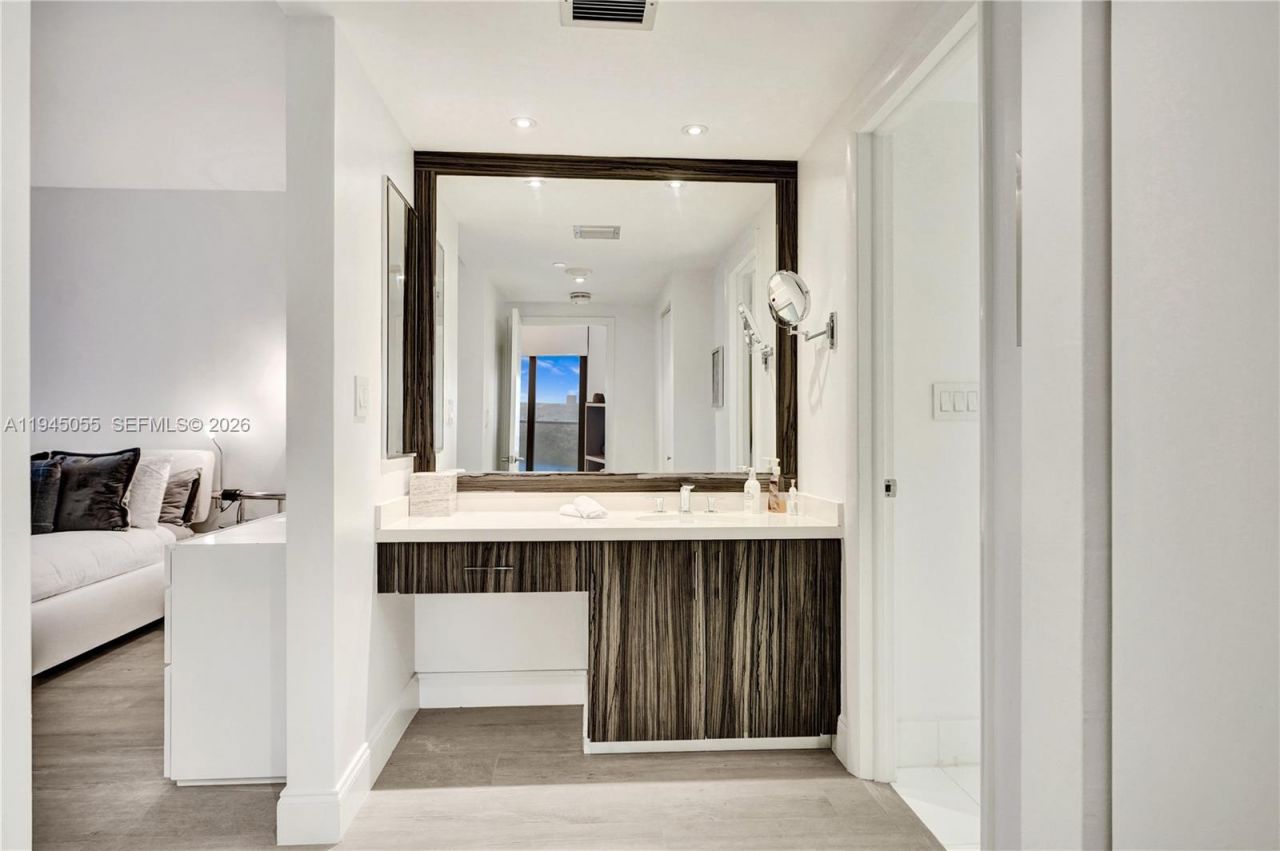 20281 E Country Club Dr , Unit 1002, Aventura, FL 33180 Photo