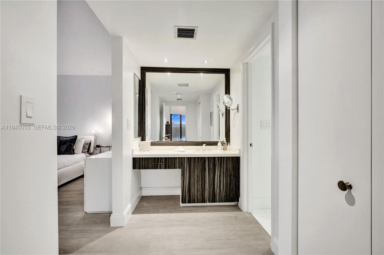 20281 E Country Club Dr , Unit 1002, Aventura, FL 33180 Photo