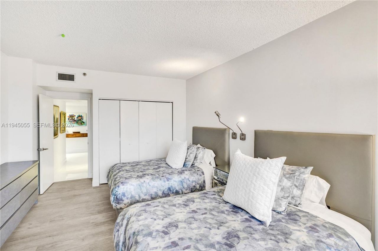 20281 E Country Club Dr , Unit 1002, Aventura, FL 33180 Photo