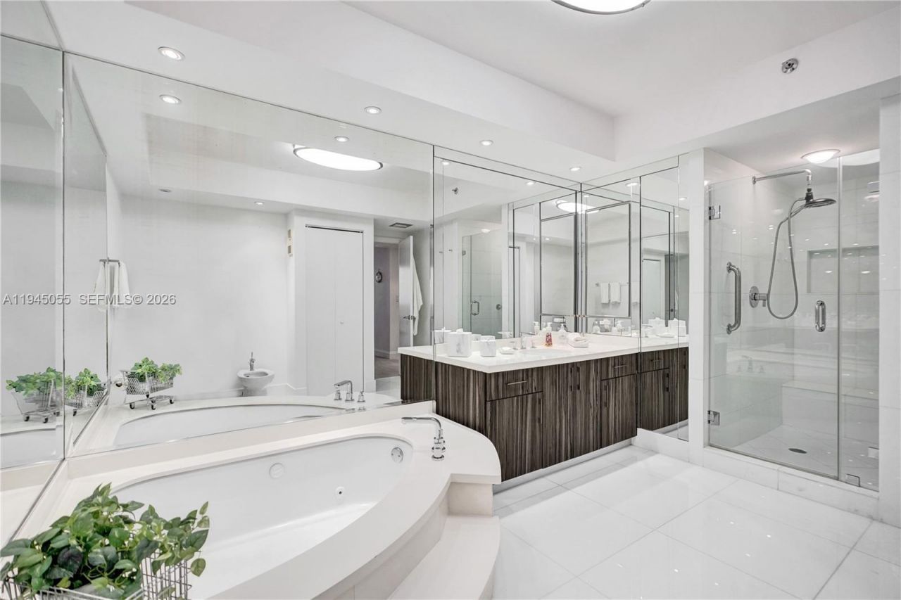 20281 E Country Club Dr , Unit 1002, Aventura, FL 33180 Photo