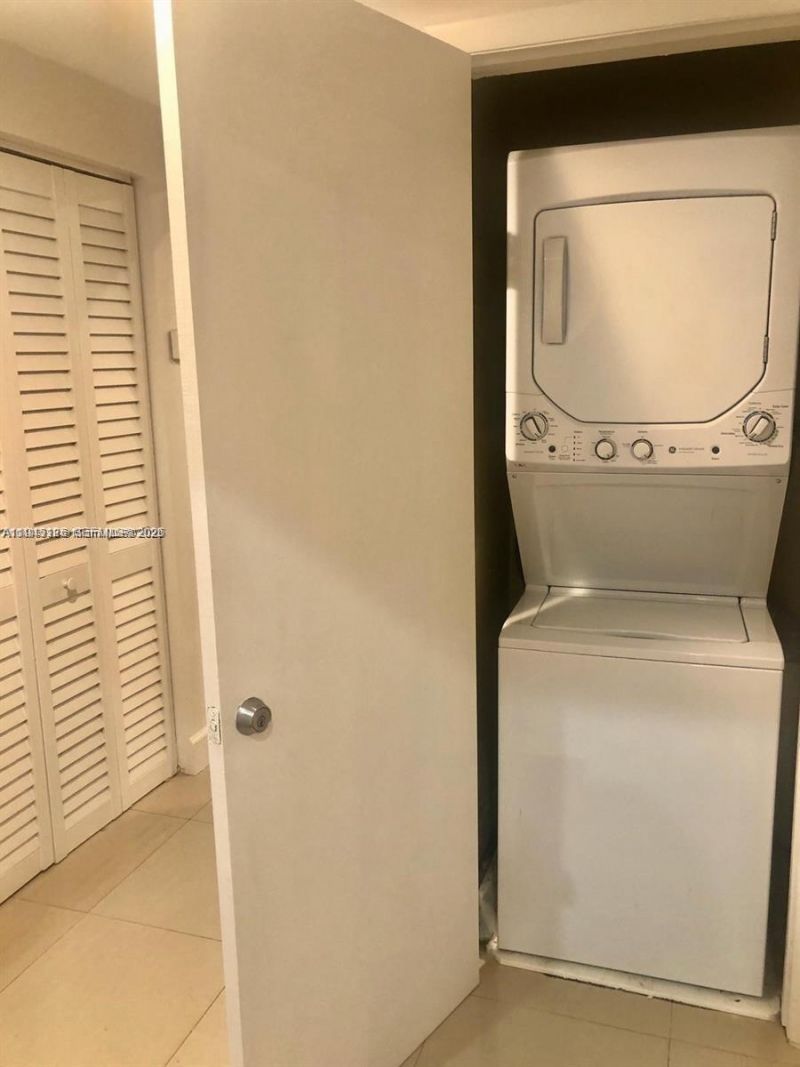 250 S Shore Dr, Unit 1, Miami Beach, FL 33141 Photo