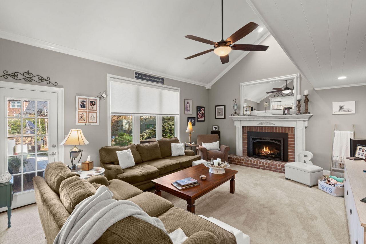 105 Spike Point Court Photo 23