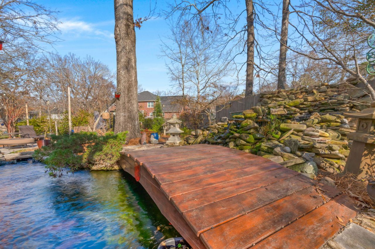 105 Spike Point Court Photo 39