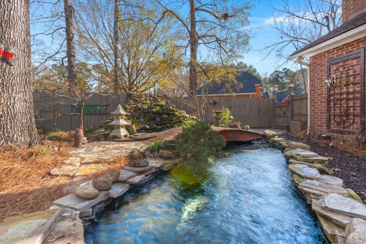 105 Spike Point Court Photo 40