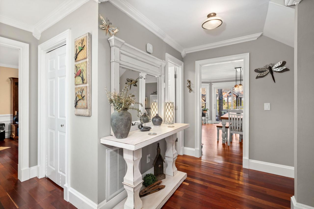 105 Spike Point Court Photo 8