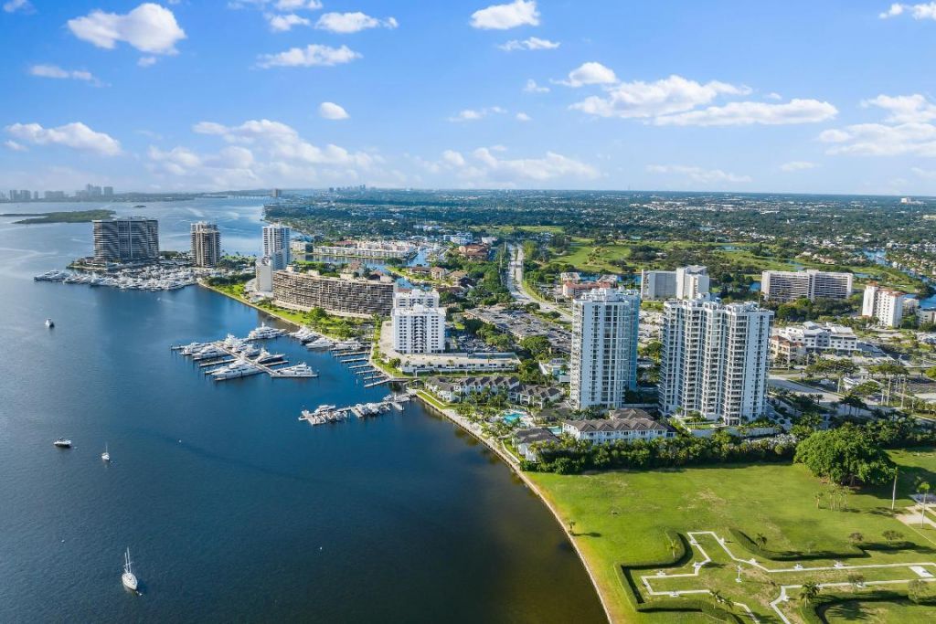 1 Water Club Way, Unit Ph 2204, North Palm Beach, FL 33408 Photo