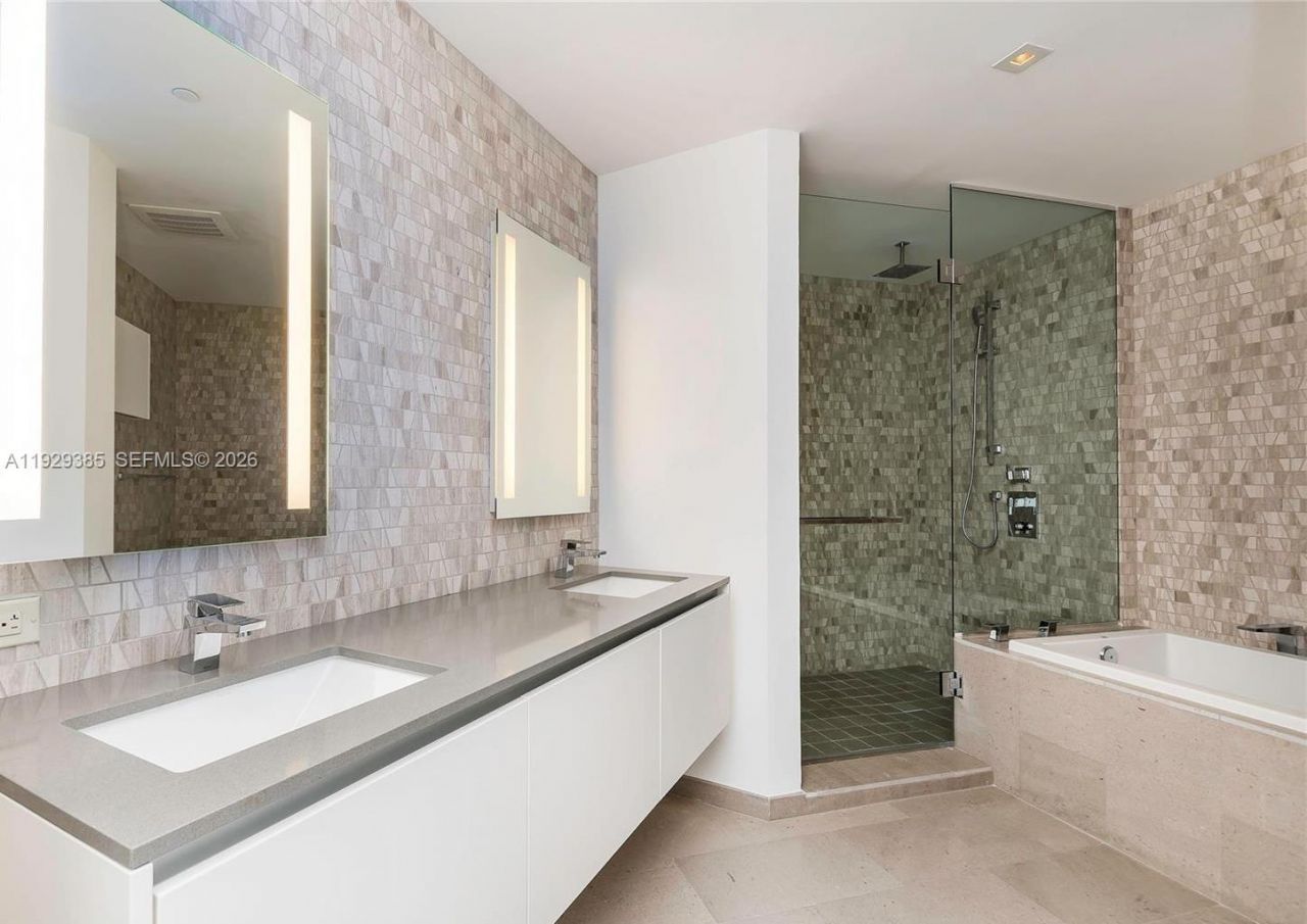 88 SW 7th St, Unit 2501, Miami, FL 33130 Photo