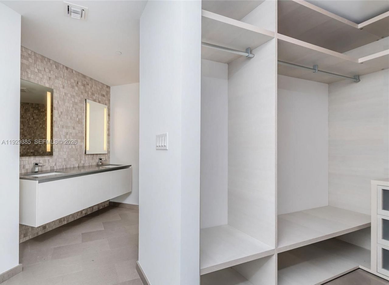 88 SW 7th St, Unit 2501, Miami, FL 33130 Photo