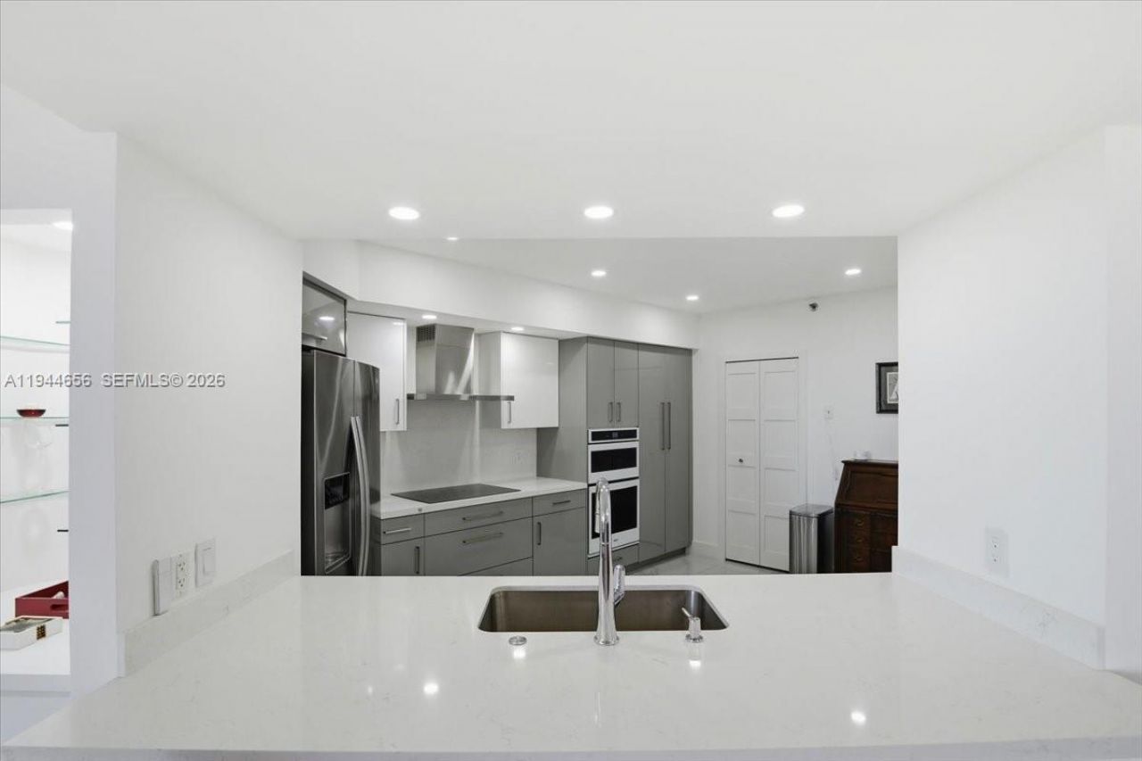 8925 Collins Ave , Unit 9F, Surfside, FL 33154 Photo