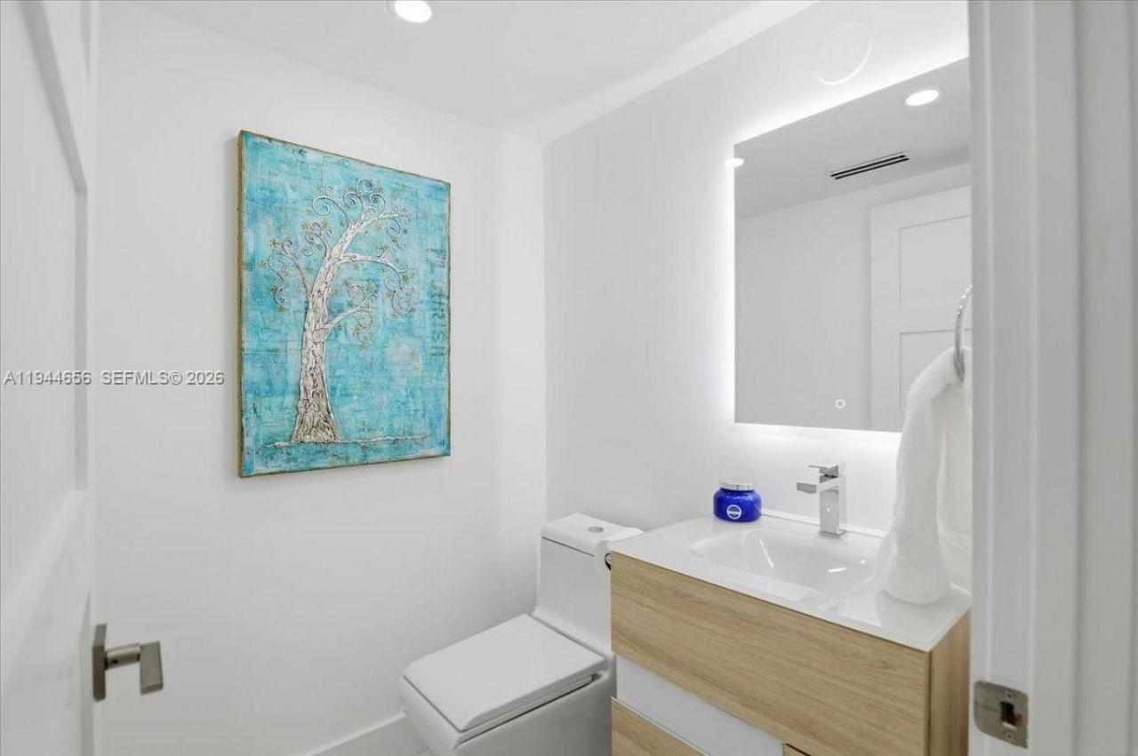 8925 Collins Ave , Unit 9F, Surfside, FL 33154 Photo