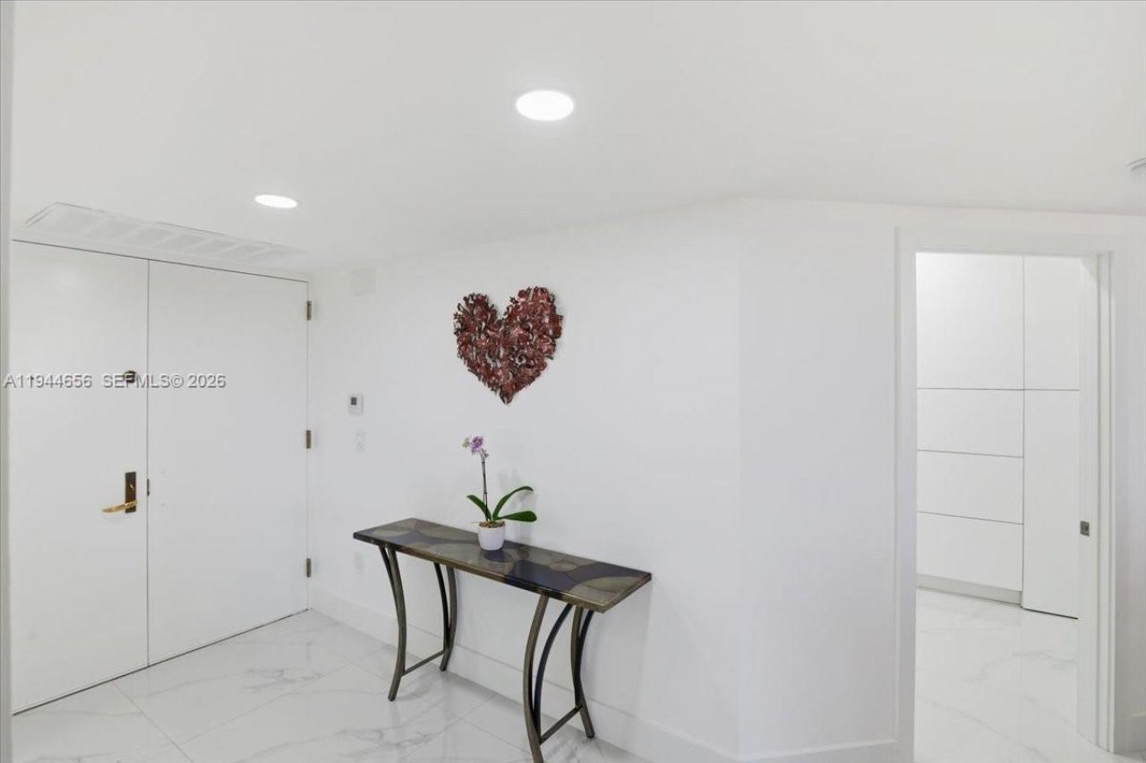 8925 Collins Ave , Unit 9F, Surfside, FL 33154 Photo