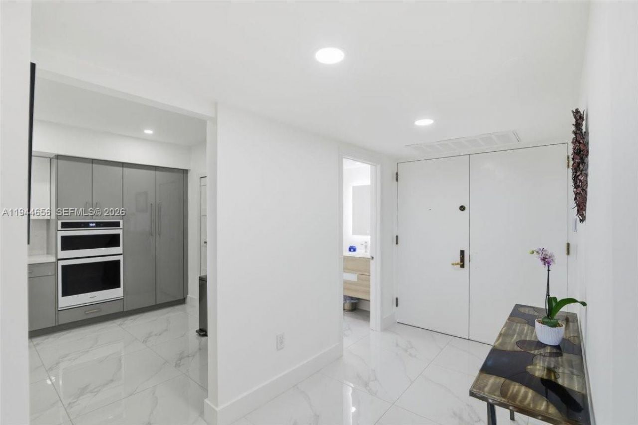 8925 Collins Ave , Unit 9F, Surfside, FL 33154 Photo