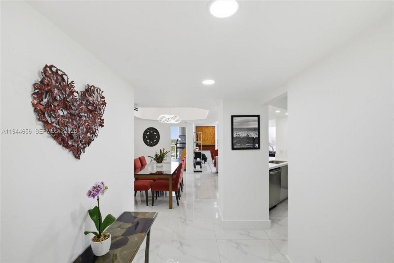 8925 Collins Ave , Unit 9F, Surfside, FL 33154 Photo