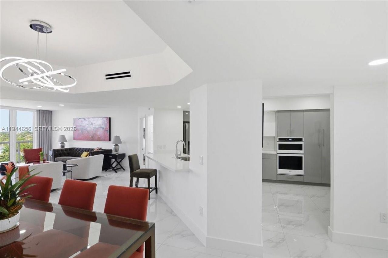 8925 Collins Ave , Unit 9F, Surfside, FL 33154 Photo