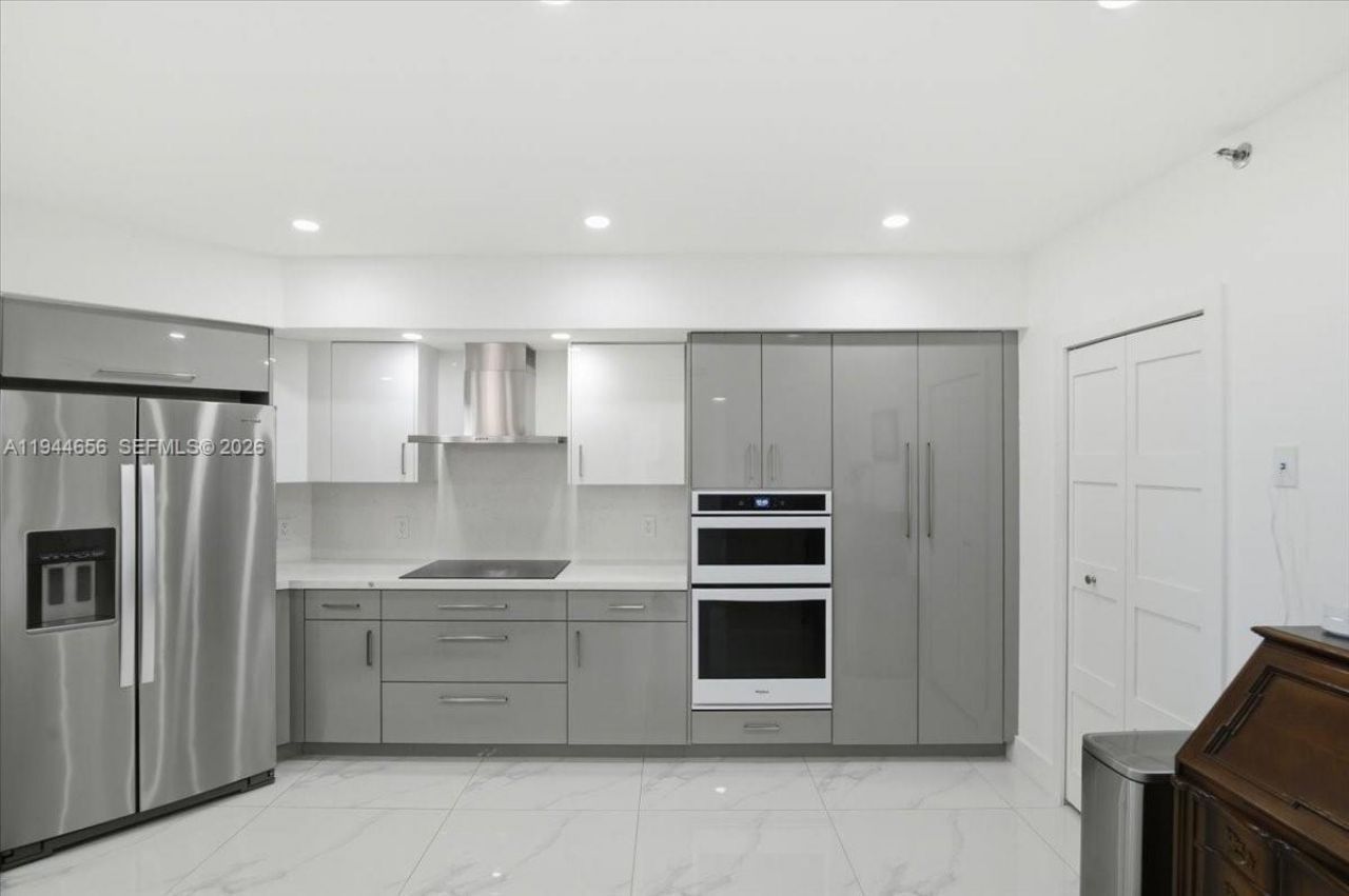 8925 Collins Ave , Unit 9F, Surfside, FL 33154 Photo