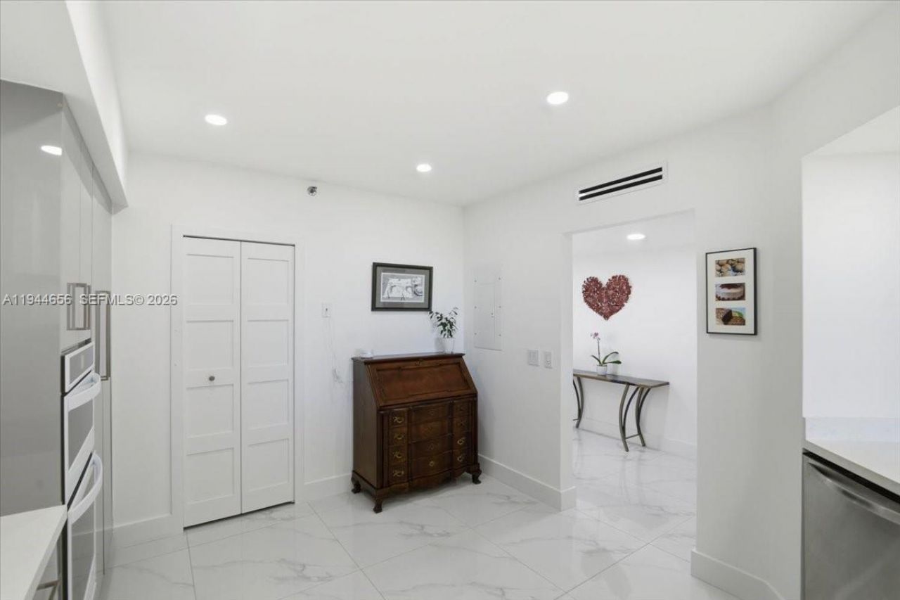 8925 Collins Ave , Unit 9F, Surfside, FL 33154 Photo