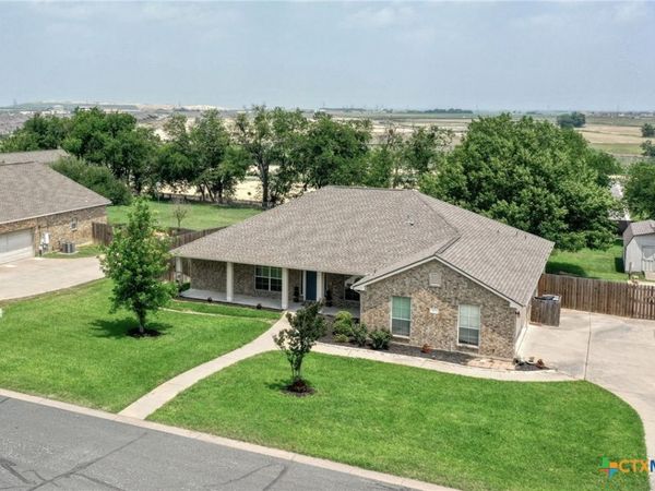 102 Bosque Drive, Hutto, TX 78634