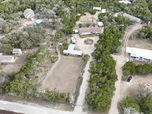 946 Frontier Ln, Bandera, TX 78003