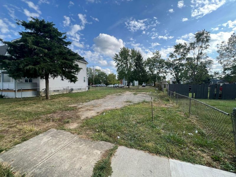 957 E 12th Avenue, Columbus, OH 43211 Photo 2