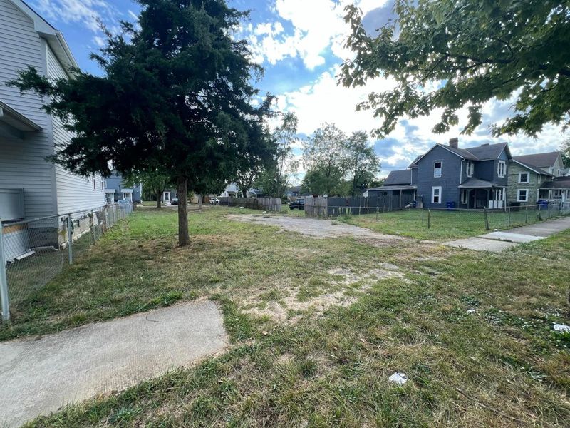 957 E 12th Avenue, Columbus, OH 43211 Photo 5