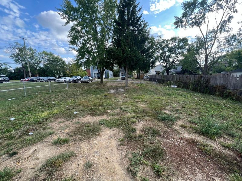 957 E 12th Avenue, Columbus, OH 43211 Photo 6