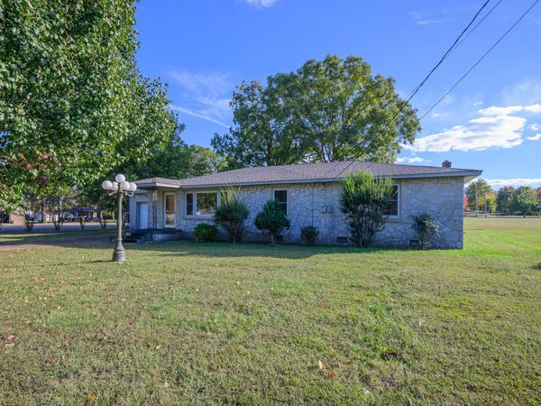 515 E Center Street, Cave City, AR 72521