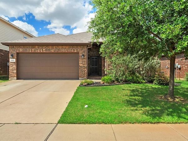 1037 Doe Meadow Drive, Fort Worth, TX 76028