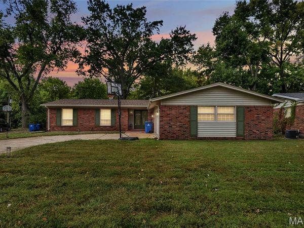 1730 Parktree Lane, St Louis, MO 63138